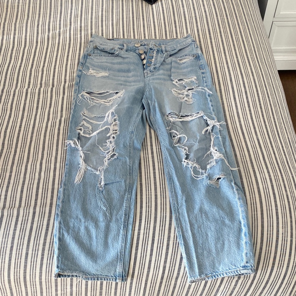 American Eagle Outfitters Light Blue Distressed Boyfriend Jeans